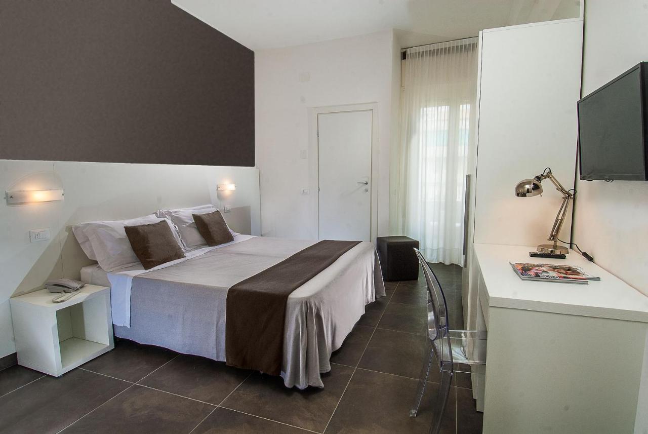 Hotel Niagara كاتوليكا المظهر الخارجي الصورة