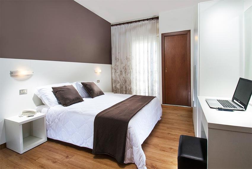Hotel Niagara كاتوليكا المظهر الخارجي الصورة
