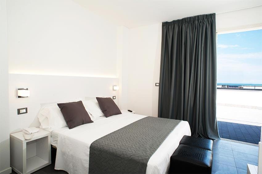 Hotel Niagara كاتوليكا المظهر الخارجي الصورة